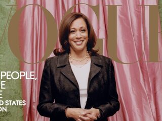 Kamala Harris siert cover van Vogue