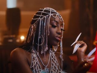 Bree Runway zet zichzelf op de kaart met flashy video 'ATM' met Missy Elliott