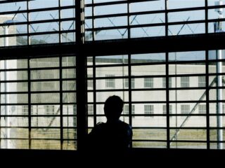 Gevangene zit per ongeluk een jaar langer vast door fout in communicatie