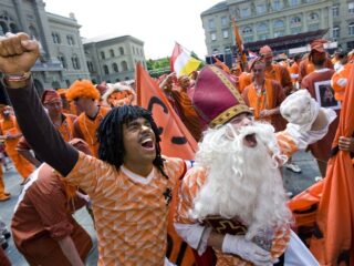 Rasta-Ruud stopt met Gullit-act na kritiek op blackface: ‘Nooit negatieve feedback gehad'