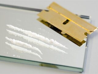 Man (19) rijdt 185 kilometer per uur in centrum Eindhoven en strooit met cocaïne