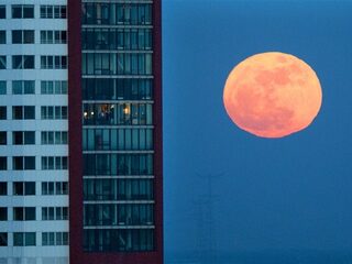 Zet je wekker maar: dinsdagochtend is er een supermaan te zien
