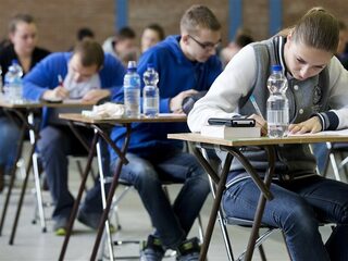 Tweede Kamer buigt zich over dure rekenmachines na brief boze vader