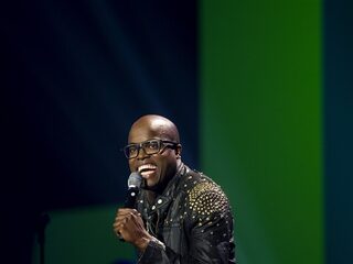 Jandino en zijn vrouw in verwachting van derde kind: "We kunnen het nog steeds niet geloven"