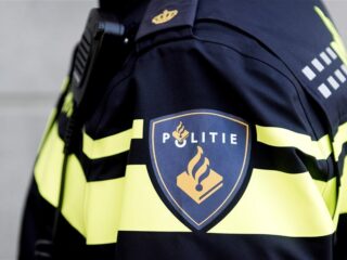 Agent die veroordeeld is voor uitschelden zwarte man wordt leidinggevende bij vreemdelingenpolitie