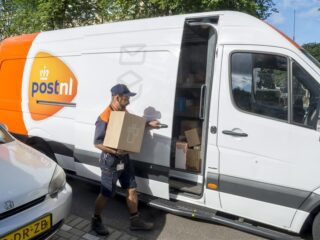 PostNL verwacht grote drukte voor feestdagen: "Bestel je cadeaus op tijd"