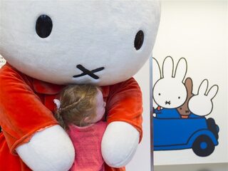 Politie start grote zoekactie naar inbreker, blijkt pratende Nijntje-pop te zijn