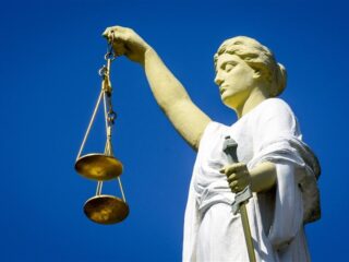 Man (26) die zeker 21 meisjes afperste met naaktbeelden krijgt drie jaar cel