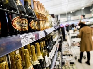 Politiebond wil compleet verbod op alcoholverkoop om thuisfeestjes te voorkomen