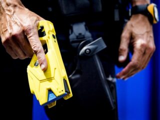 Politie tasert 16-jarige jongen die onterecht verdacht werd van woninginbraak