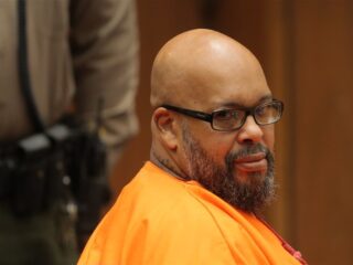 Suge Knight deelt op X dat hij weet wie Tupac heeft vermoord: "Dit mannetje is verantwoordelijk"