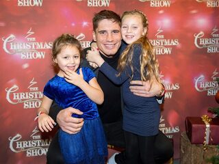 Dochter (10) van Rico Verhoeven heeft rug gebroken na val van klimrek