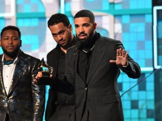 Drake stelt show in New York uit om uitvaart Takeoff bij te wonen