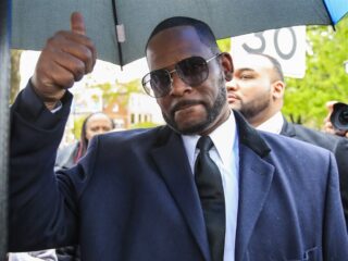 R. Kelly noemt aanklachten tegen Diddy 'complot' in gelekt telefoongesprek