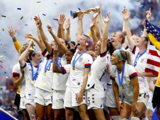 Voetbalsters vragen FIFA om hetzelfde prijzengeld als mannen op WK