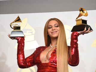 Beyoncé verrast fans met Destiny’s Child reünie op het podium en niemand was er klaar voor