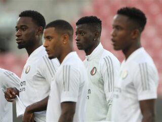 Bizar: oud-Feyenoorder onder vuur omdat tweelingbroer zijn wedstrijden zou spelen