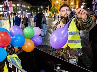 Videoland komt met driedelige docuserie 'Lachgaskoning Deniz: De Afterparty'