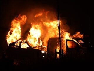Brandweer bekogeld met vuurwerk in Veen