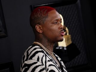 YG's dochtertje gebruikt zijn peperdure Lamborghini om op te tekenen