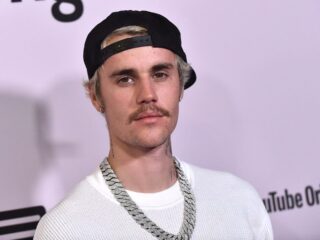 Justin Bieber lacht weer na gezichtsverlamming en post video