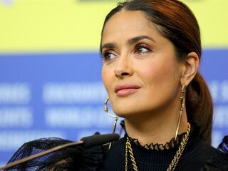 Salma Hayek overleed bijna aan corona: "Dokter smeekte me om naar ziekenhuis te gaan"