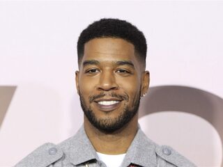 Kid Cudi verlaat podium nadat festivalganger waterfles in zijn gezicht gooit