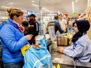 Supermarktpersoneel krijgt 'coronabonus' in december