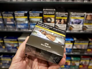 Advies RIVM: maak sigaretten onaantrekkelijk met een andere kleur