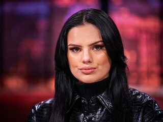 66 coronaboetes bij clipopname Famke Louise en Blacka