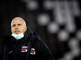 Succesvolste AZ-trainer ooit ontslagen na gesprekken met Feyenoord