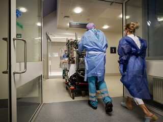 Aantal gevaccineerden dat in ziekenhuis belandt sinds juli toegenomen