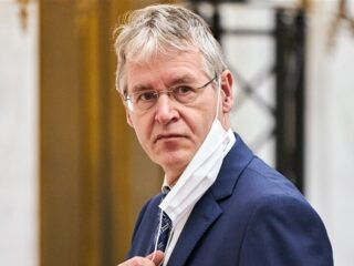 Kritiek op minister Slob over afwijzing homoseksualiteit op scholen