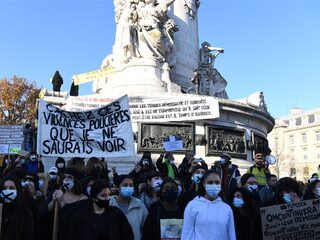 Fransen demonstreren tegen wet die het filmen van politieagenten verbiedt