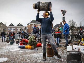 Carbid ook dit jaar weer populair door vuurwerkverbod