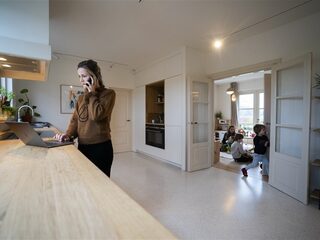 Europees Parlement wil van telefoon uitzetten na werk een grondrecht maken