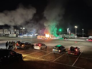 De eerste avondklok: duizenden boetes en rellen op Urk