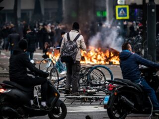Voorman anti-islambeweging kondigt nieuwe actie aan: "Weer neem ik Korans mee"