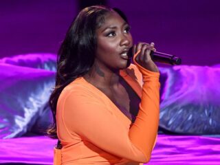 Ophef en racisme in Frankrijk wegens optreden Aya Nakamura: "Niet Frans genoeg"