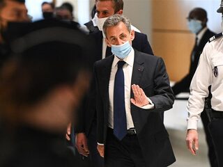 Oud-president Frankrijk moet één jaar de cel in wegens corruptie