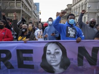 Politieagent schuldig bevonden in zaak waarbij Breonna Taylor dood werd geschoten