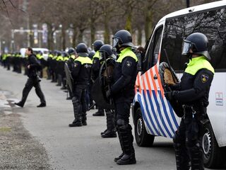 Vreemd wapen van relschopper blijkt door agent in elkaar geknutseld te zijn