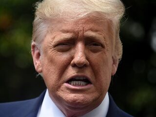 Speech van Donald Trump op bruiloft verandert in Joe Biden-rant