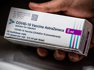Kabinet: mensen jonger dan 60 jaar krijgen geen AstraZeneca-vaccin meer