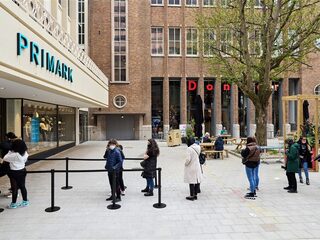 De Jonge hoopt in het najaar anderhalvemeterregel los te kunnen laten