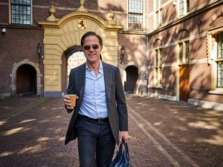 Rutte laat zich vaccineren tegen coronavirus