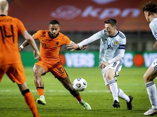 Nederland speelt op het nippertje gelijk tegen Schotland in matige wedstrijd