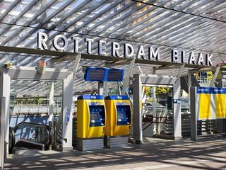 Treinpassagier in het gezicht gestoken bij station Rotterdam Blaak