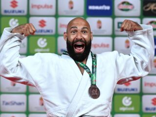 Judoka Roy Meyer werkt winkeldief naar de grond in centrum Rotterdam