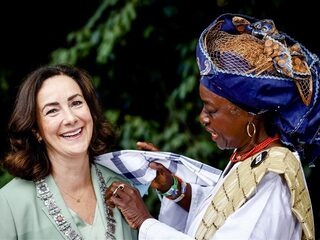 Historisch: Halsema biedt excuses aan voor Amsterdams slavernijverleden